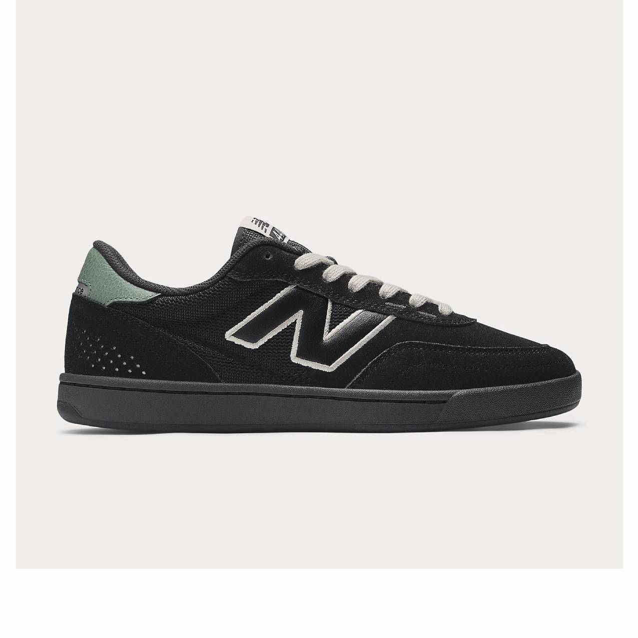 NB Numeric - 440 V2 - Black / White
