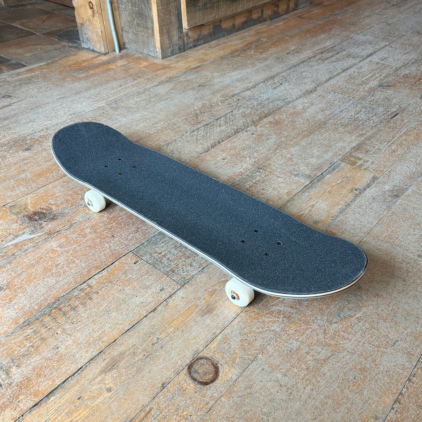 Next Step Complete - Santa Cruz Screaming Hand - 8"