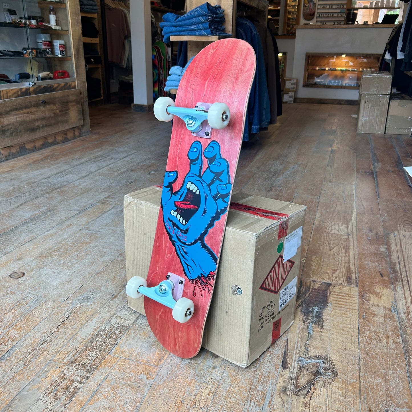 Next Step Complete - Santa Cruz Screaming Hand - 8"