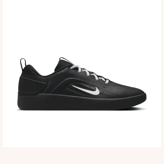 Nike SB - Nyjah 4s - Black / White